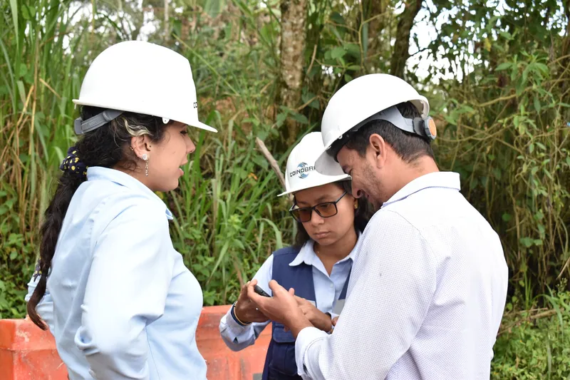 Equipo de COINOBRAS en la vía Socorro – Páramo